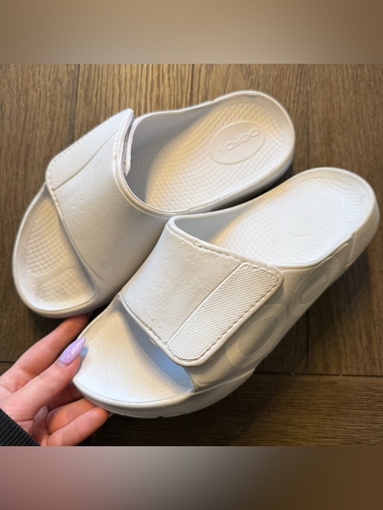 OOFOS Shoes - White oofos slides
